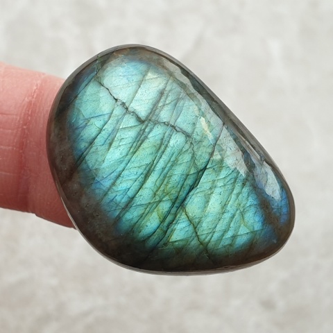 Labradoryt kaboszon 30x21 mm nr B647