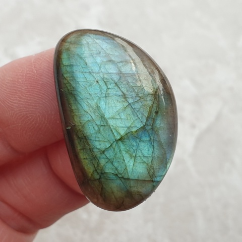 Labradoryt kaboszon 32x20 mm nr B642