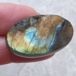 Labradoryt kaboszon surowy 36x21 mm nr 111
