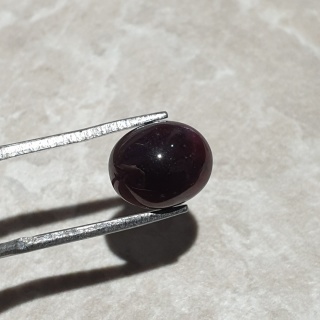 Granat gwiaździsty kaboszon 10x8 mm nr 186