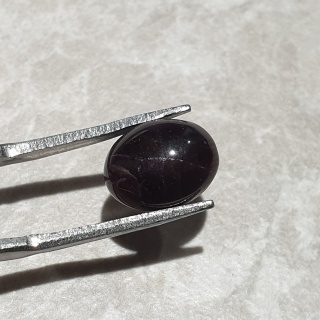 Granat gwiaździsty kaboszon 10x8 mm nr 310