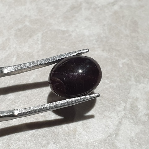 Granat gwiaździsty kaboszon 10x8 mm nr 310