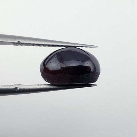 Granat gwiaździsty kaboszon 10x8 mm nr 324