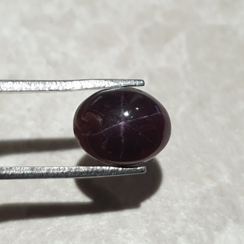 Granat gwiaździsty kaboszon 10x8 mm nr 334