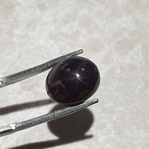 Granat gwiaździsty kaboszon 10x9 mm nr 327