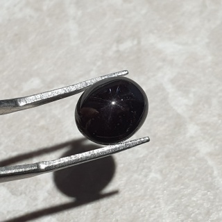 Granat gwiaździsty kaboszon 11x10 mm nr 142