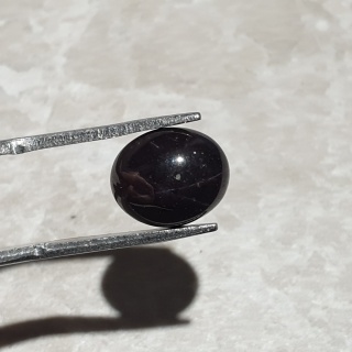 Granat gwiaździsty kaboszon 11x9 mm nr 192