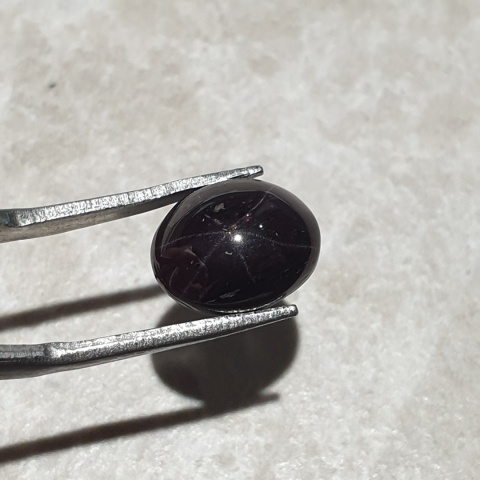 Granat gwiaździsty kaboszon 11x9 mm nr 255