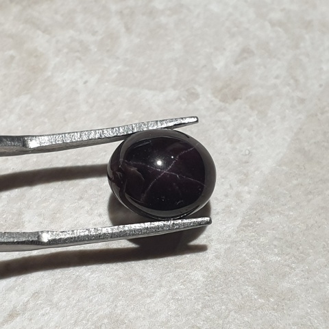 Granat gwiaździsty kaboszon 11x9 mm nr 258