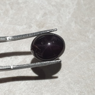 Granat gwiaździsty kaboszon 11x9 mm nr 275