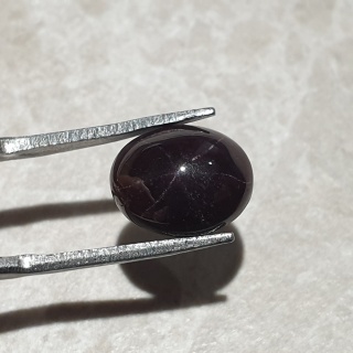 Granat gwiaździsty kaboszon 11x9 mm nr 283