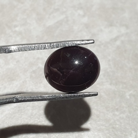 Granat gwiaździsty kaboszon 11x9 mm nr 298