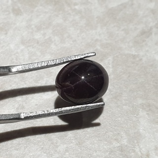 Granat gwiaździsty kaboszon 11x9 mm nr 305