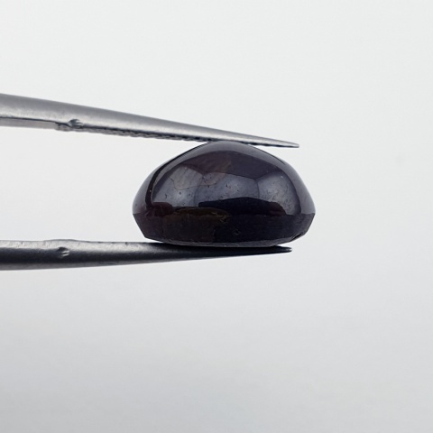 Granat gwiaździsty kaboszon 11x9 mm nr 305