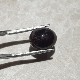 Granat gwiaździsty kaboszon 11x9 mm nr 317