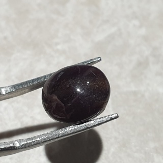 Granat gwiaździsty kaboszon 11x9 mm nr 319