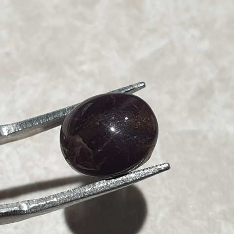 Granat gwiaździsty kaboszon 11x9 mm nr 319