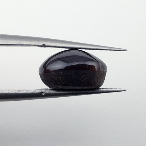 Granat gwiaździsty kaboszon 11x9 mm nr 319