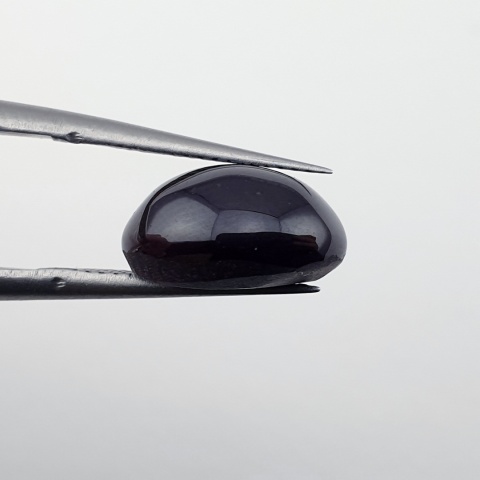 Granat gwiaździsty kaboszon 11x9 mm nr 328