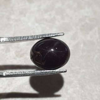 Granat gwiaździsty kaboszon 11x9 mm nr 330