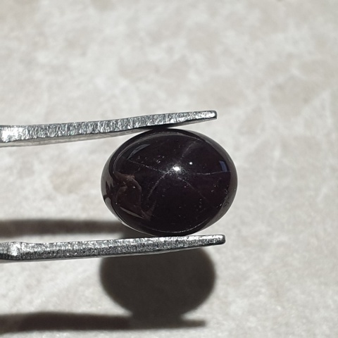 Granat gwiaździsty kaboszon 11x9 mm nr 330