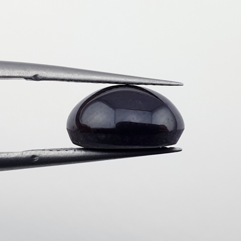 Granat gwiaździsty kaboszon 11x9 mm nr 330