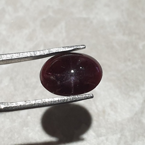 Granat gwiaździsty kaboszon 11x9 mm nr 332