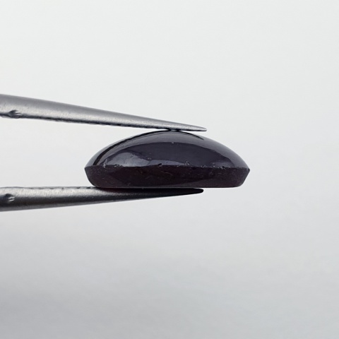 Granat gwiaździsty kaboszon 11x9 mm nr 332