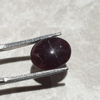 Granat gwiaździsty kaboszon 11x9 mm nr 333