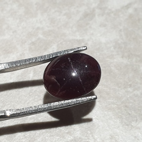 Granat gwiaździsty kaboszon 11x9 mm nr 333