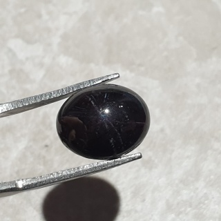 Granat gwiaździsty kaboszon 12x10 mm nr 139