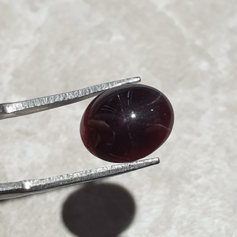 Granat gwiaździsty kaboszon 12x10 mm nr 143