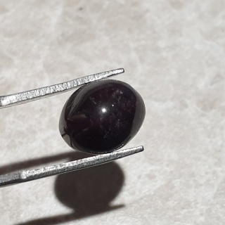 Granat gwiaździsty kaboszon 12x10 mm nr 223