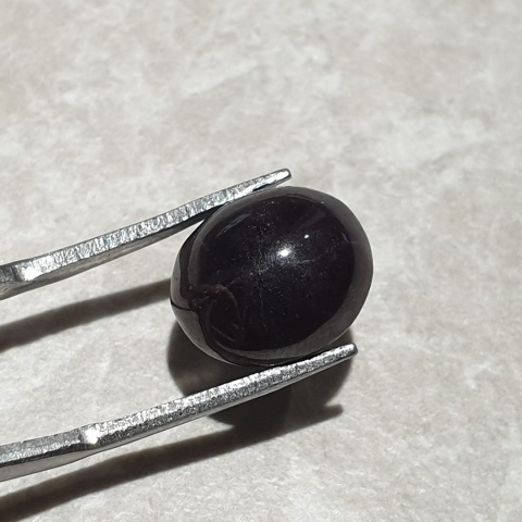 Granat gwiaździsty kaboszon 12x10 mm nr 306