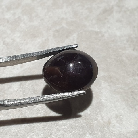 Granat gwiaździsty kaboszon 12x10 mm nr 309