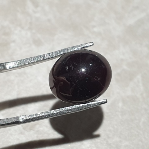 Granat gwiaździsty kaboszon 12x10 mm nr 315