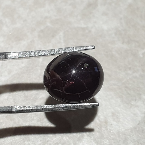 Granat gwiaździsty kaboszon 12x10 mm nr 318