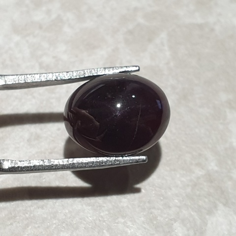 Granat gwiaździsty kaboszon 12x10 mm nr 320