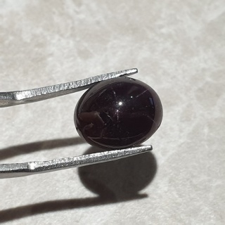 Granat gwiaździsty kaboszon 12x10 mm nr 323