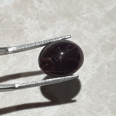 Granat gwiaździsty kaboszon 12x10 mm nr 323