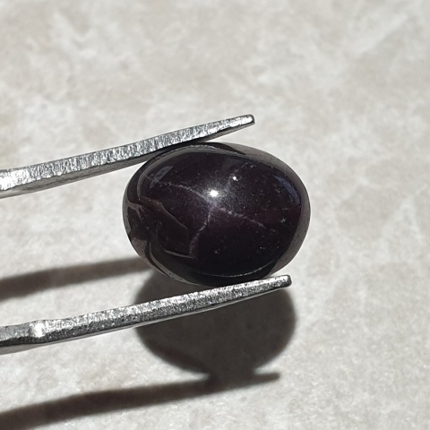 Granat gwiaździsty kaboszon 12x10 mm nr 325