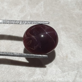 Granat gwiaździsty kaboszon 12x10 mm nr 331