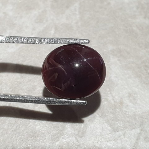 Granat gwiaździsty kaboszon 12x10 mm nr 331