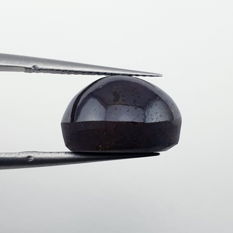 Granat gwiaździsty kaboszon 12x11 mm nr 183