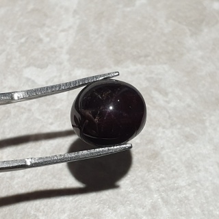 Granat gwiaździsty kaboszon 12x11 mm nr 197