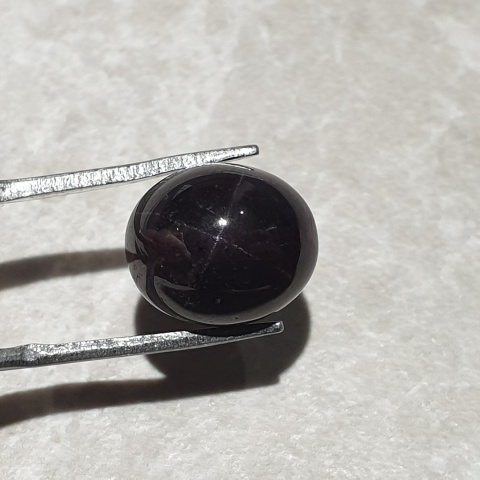 Granat gwiaździsty kaboszon 12x11 mm nr 281