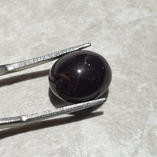 Granat gwiaździsty kaboszon 12x11 mm nr 303