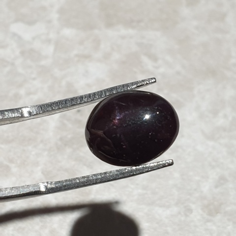 Granat gwiaździsty kaboszon 12x9 mm nr 214