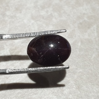 Granat gwiaździsty kaboszon 12x9 mm nr 329