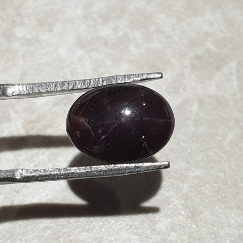 Granat gwiaździsty kaboszon 12x9 mm nr 329